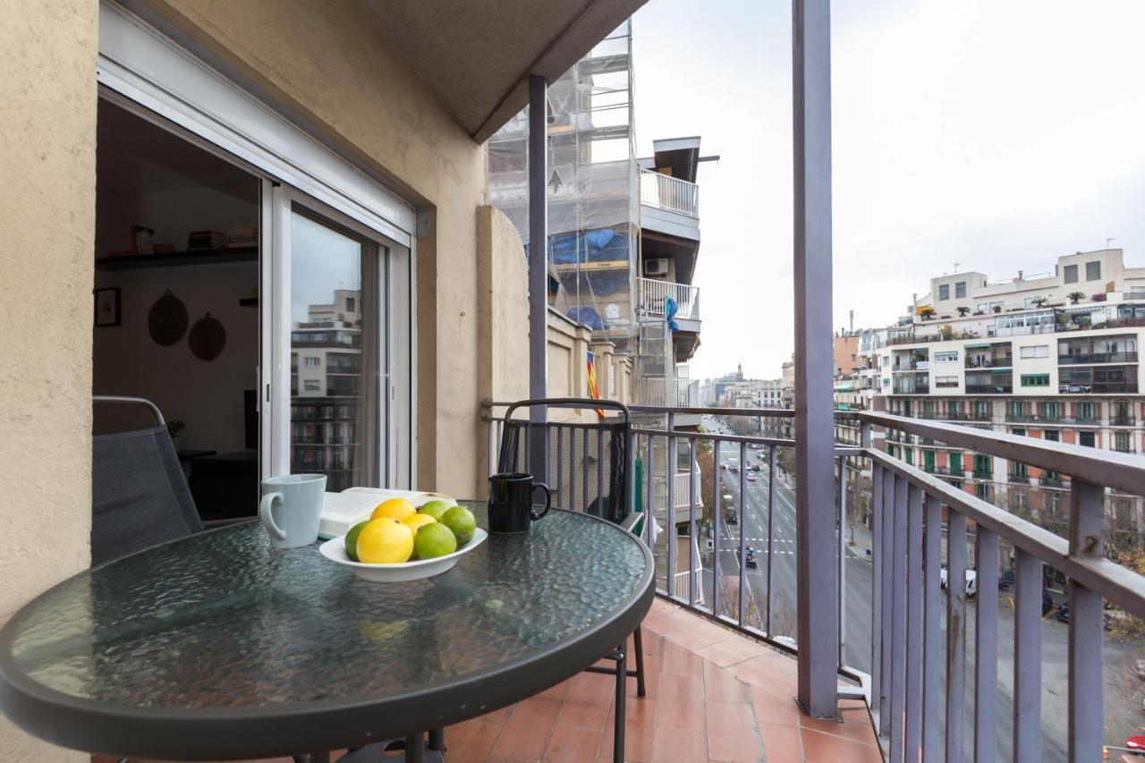 Heart Of The City Sunny With Iconic Terrace View